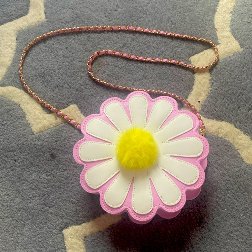 Cute girls Daisy shoulder or messenger bag. Like brand new